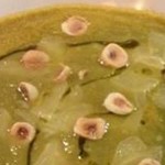 Crema d’espigalls amb avellanes i encenalls de formatge fumat
